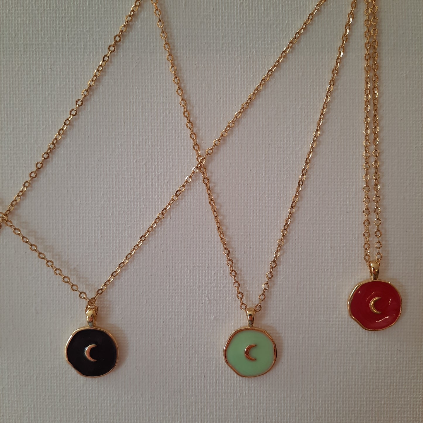 Goldkette mit gestreiftem Edelstahl 316, goldenem Messinganhänger, Mond oder Stern, farbiger E-Mail