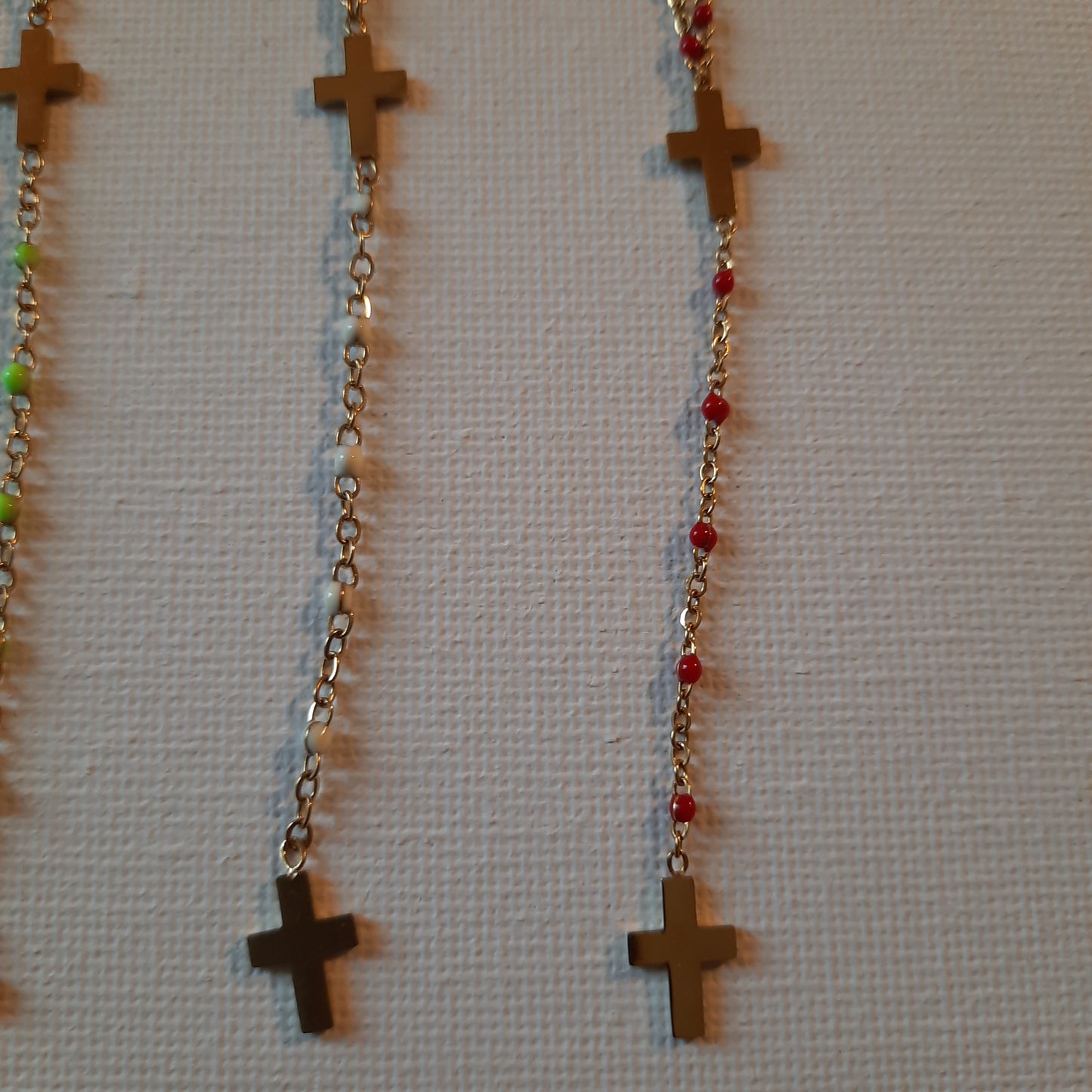 Rosenkranz-Halskette mit goldener Edelstahlkette und verstellbaren Edelstahl-Emaille-Perlen