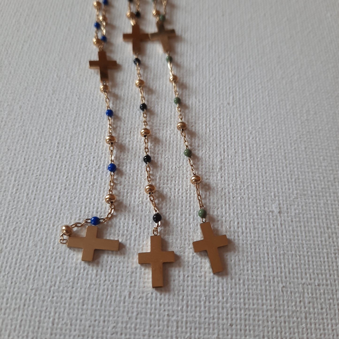 Rosenkranz-Halskette aus Edelstahl 316 mit goldenen und emaillierten Perlen