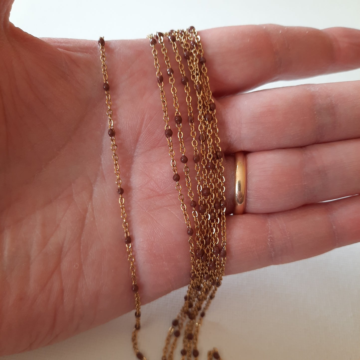 Set aus 4 hochwertigen Halsketten aus Edelstahl 316 und Perlen aus Schokoladenemail