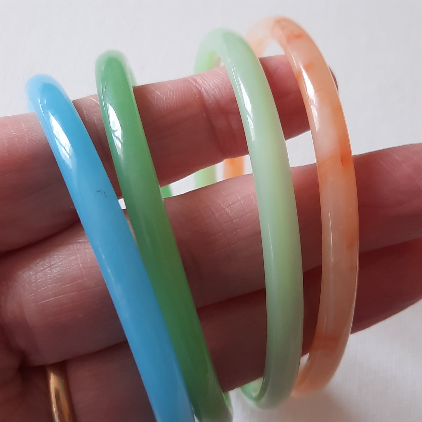 Rigid jade bangle bracelet