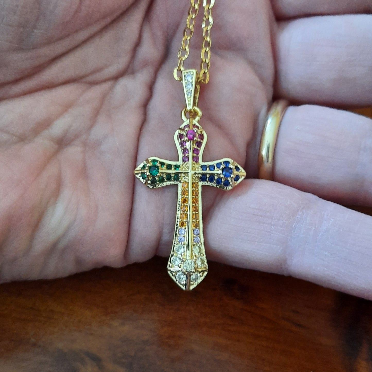 Goldkette mit gestreiftem Kreuzanhänger aus Edelstahl 316, 18 Karat vergoldet, besetzt mit AAA-Zirkonium