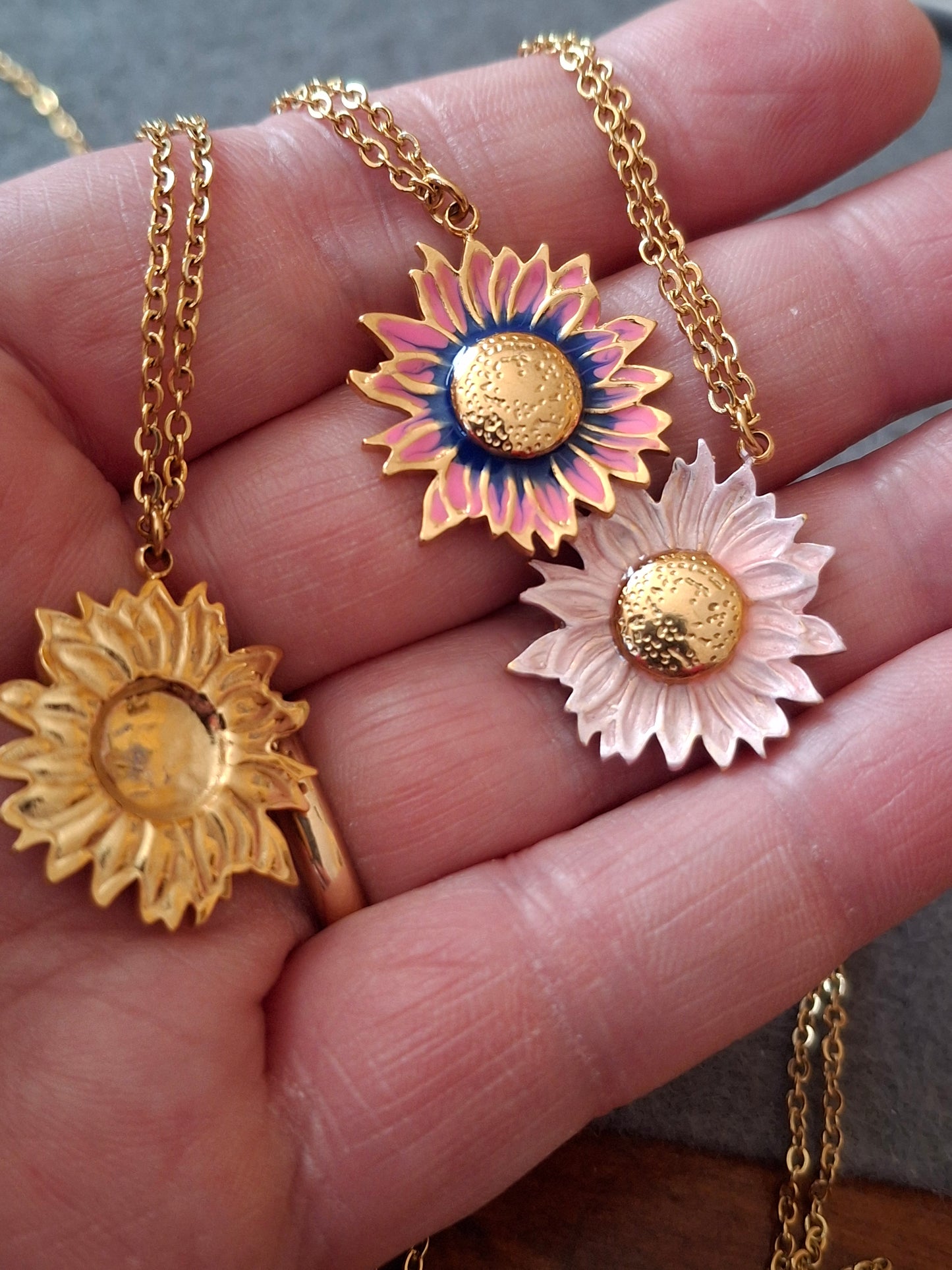 Collier chaîne dorée acier inoxydable stainless steel et pendentif fleur