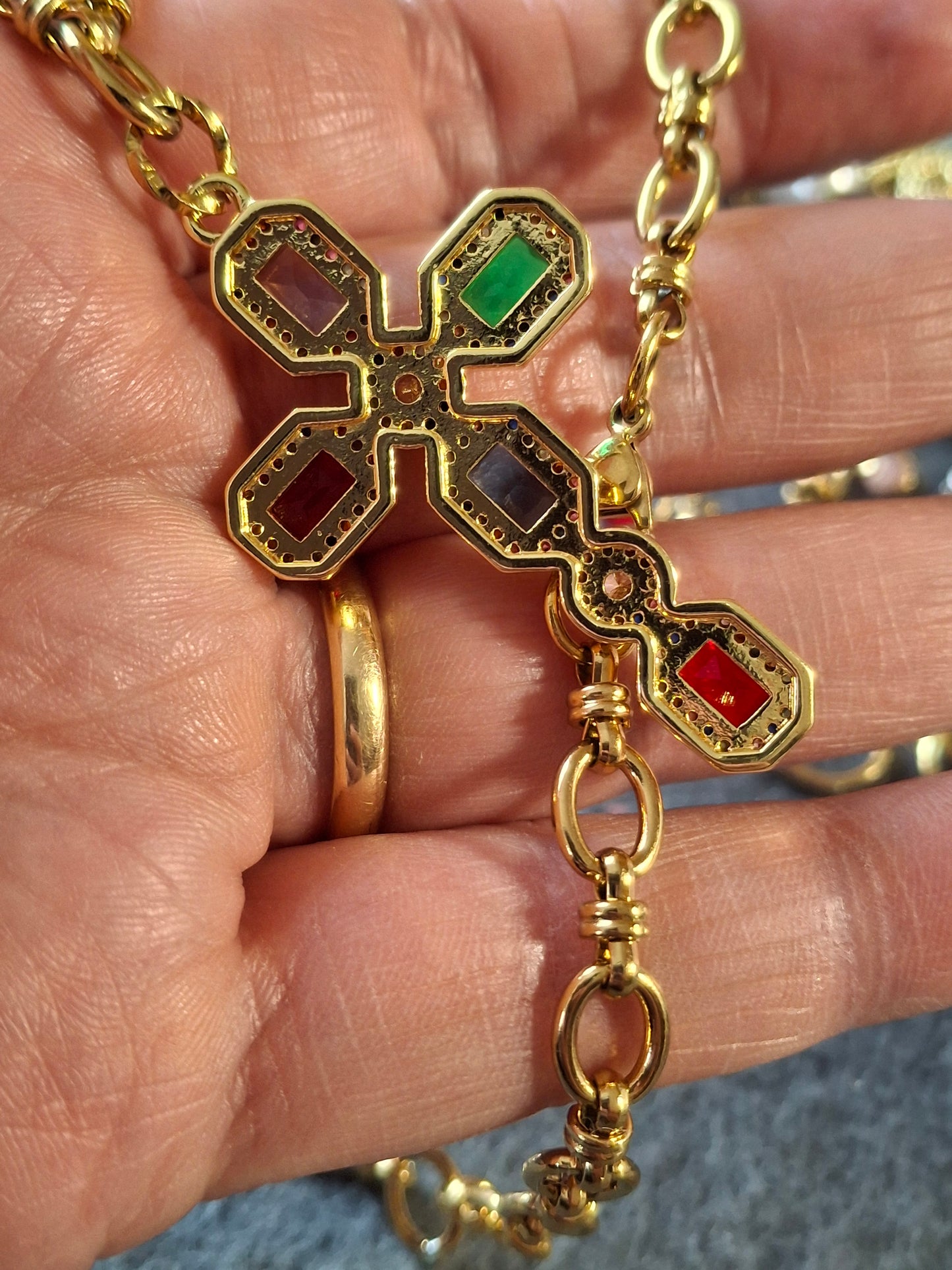 Halskette aus Edelstahl 316, Panzerkette, großes Kreuz, 18 Karat vergoldet, besetzt mit AAA-Kristallen und österreichischen Zirkonia.