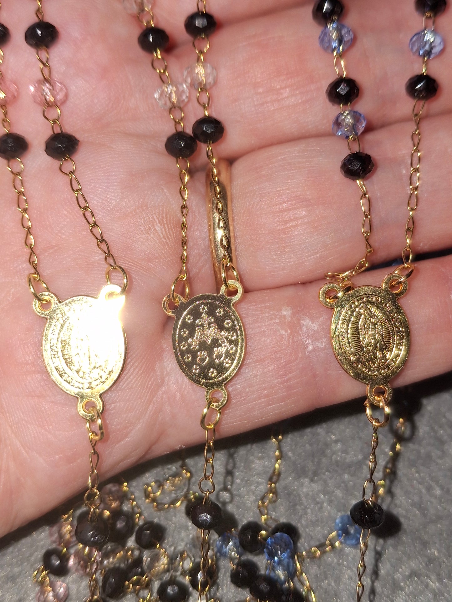 Collier chapelet, Collier lasso en acier inoxydable stainless steel 316 et perles en cristal madone et croix