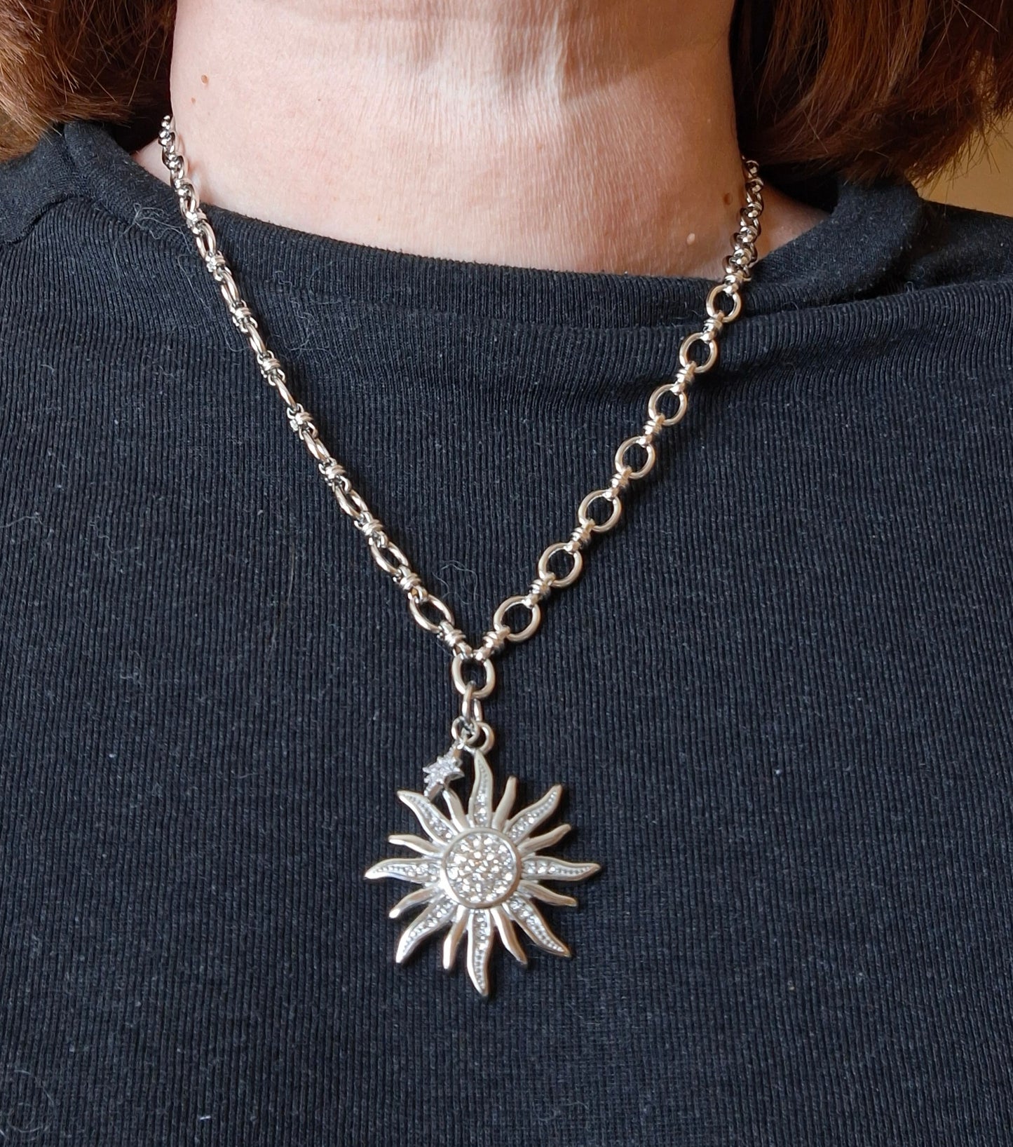 Sehr schöne Halskette, silberne Gliederkette, Edelstahl 316, großer polierter Sonnenanhänger aus Edelstahl 316