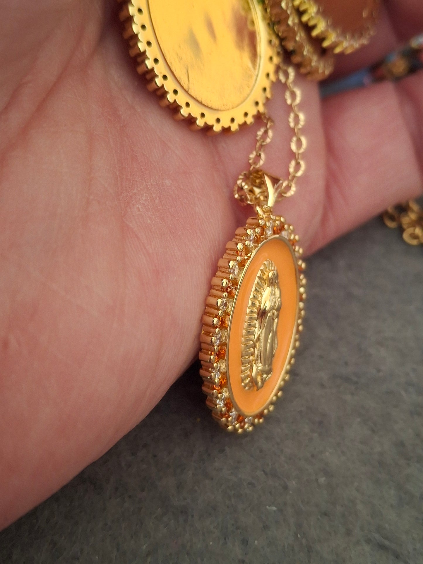 Halskette, goldene Kette aus Edelstahl 316, große Madonnen-Medaille 18K vergoldet mit AAA-Zirkonia besetzt