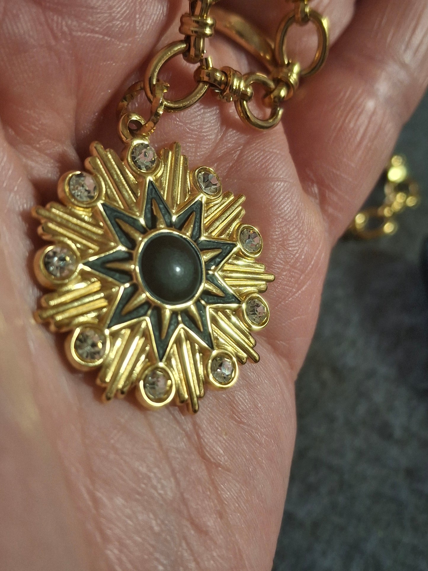 Armband aus Edelstahl 316 mit Kette und einem Polarstern-Medaillon aus Edelstahl 316 und schwarzer Emaille, besetzt mit Zirkonium