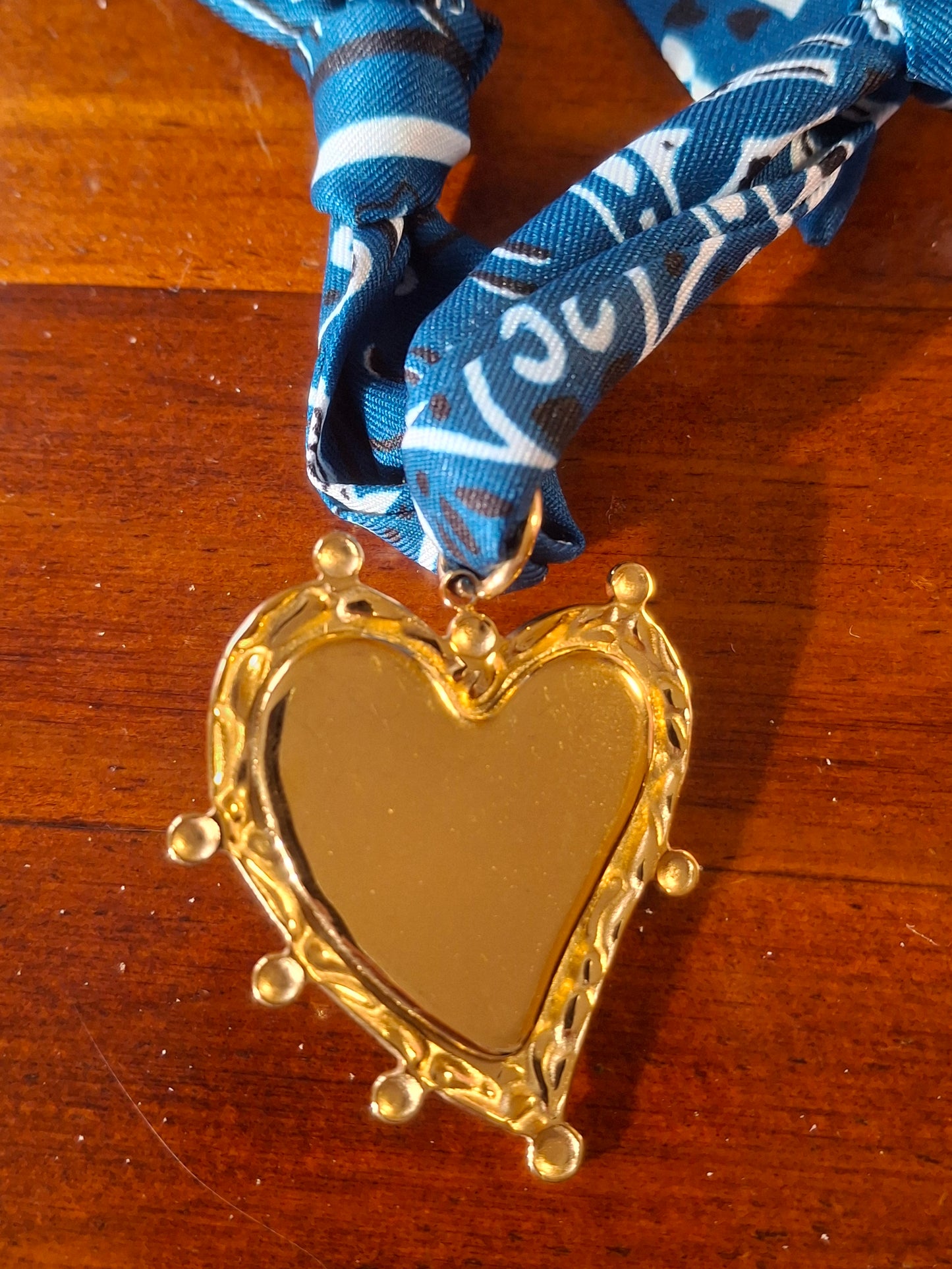 Collier foulard bandana grand pendentif coeur stainless steel 316 et email coloré réglable