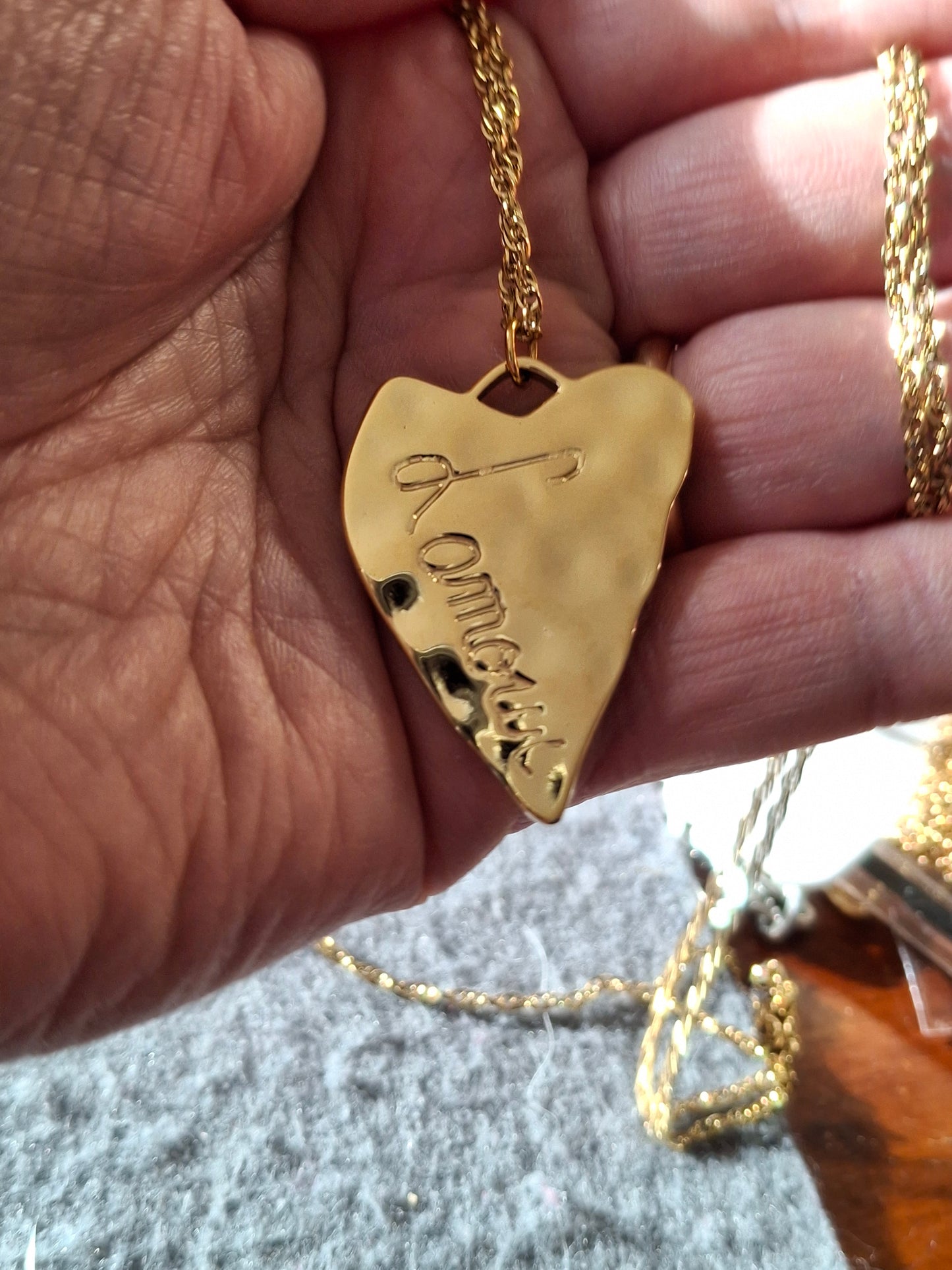 Collier chaîne dorée acier inoxydable stainless steel 316 grand pendentif coeur stainless steel 316 martelé