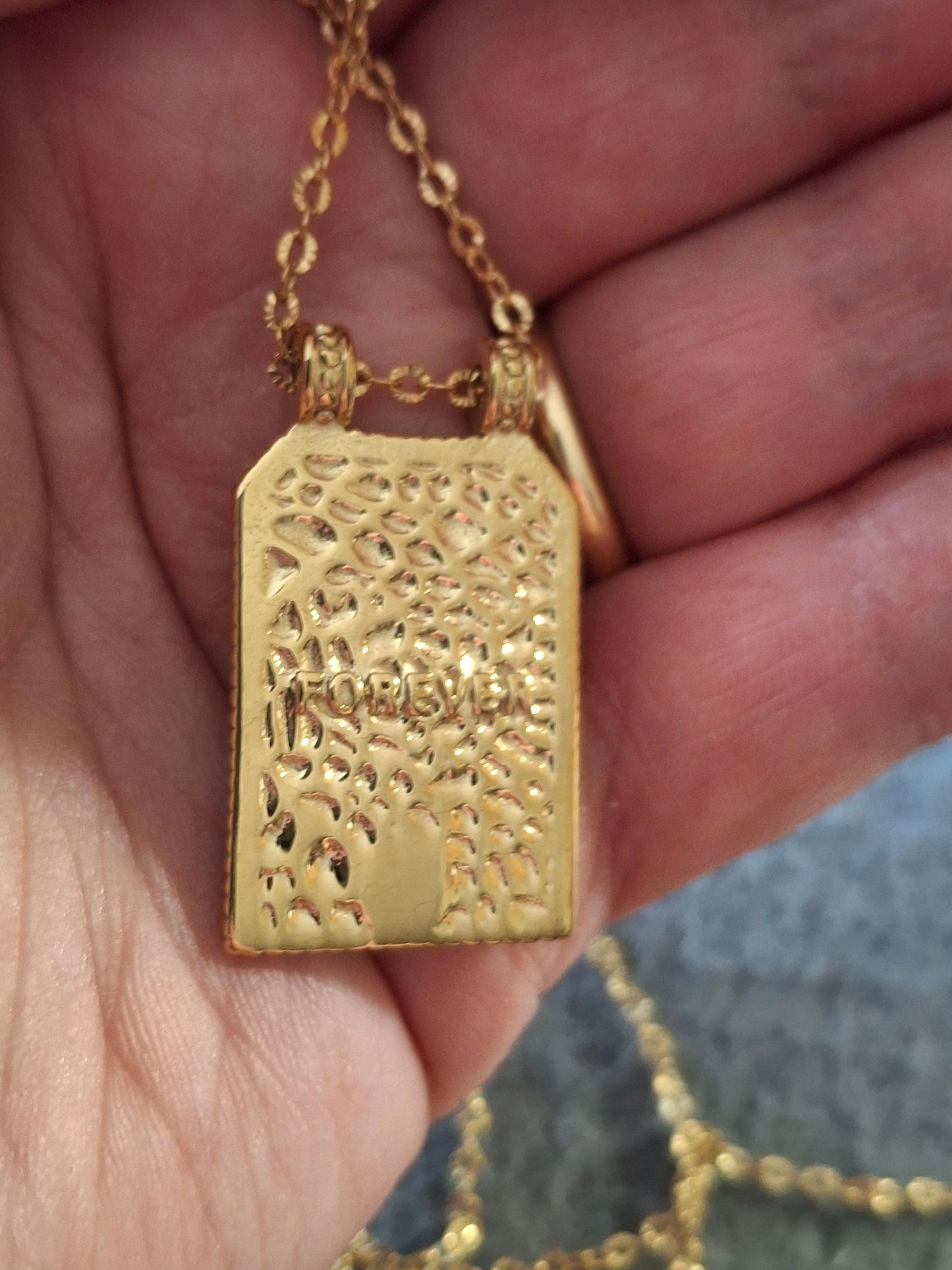 Collier chaîne dorée acier inoxydable stainless steel 316 et carte stainless steel 316 et email