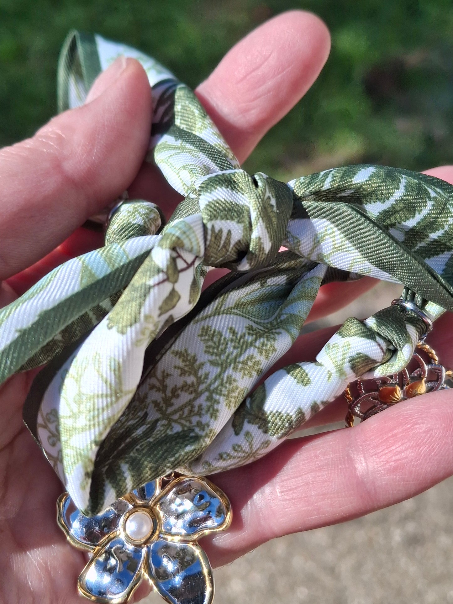 Collier foulard et pendentif fleurs acier inoxydable stainless steel 316 polis de qualité supérieure handmade