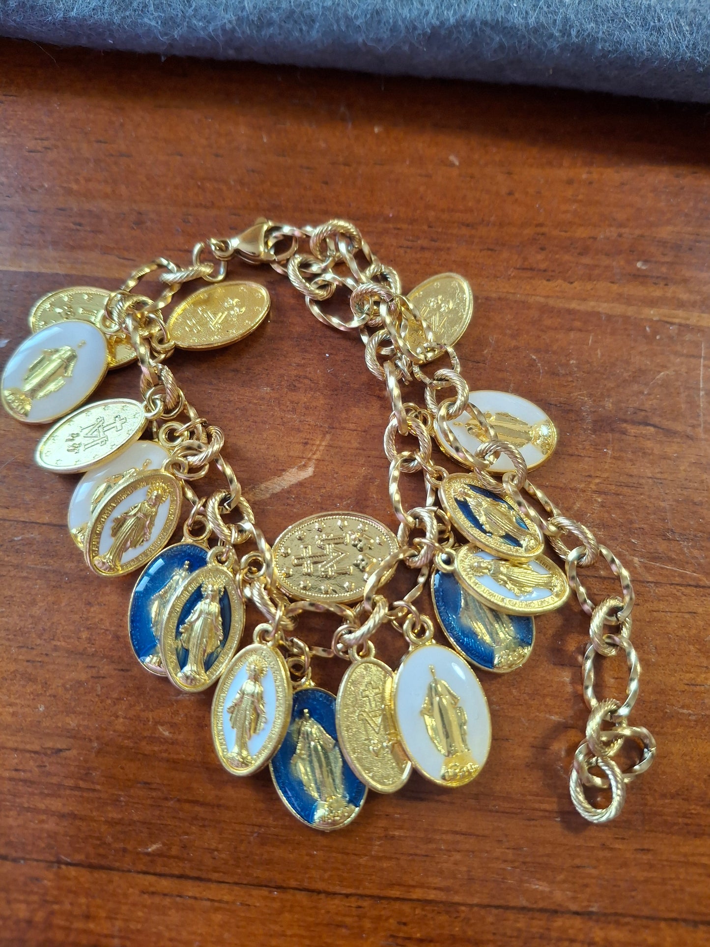 Bracelet chaîne acier inoxydable stainless steel breloques madone handmade réglable sur mesure