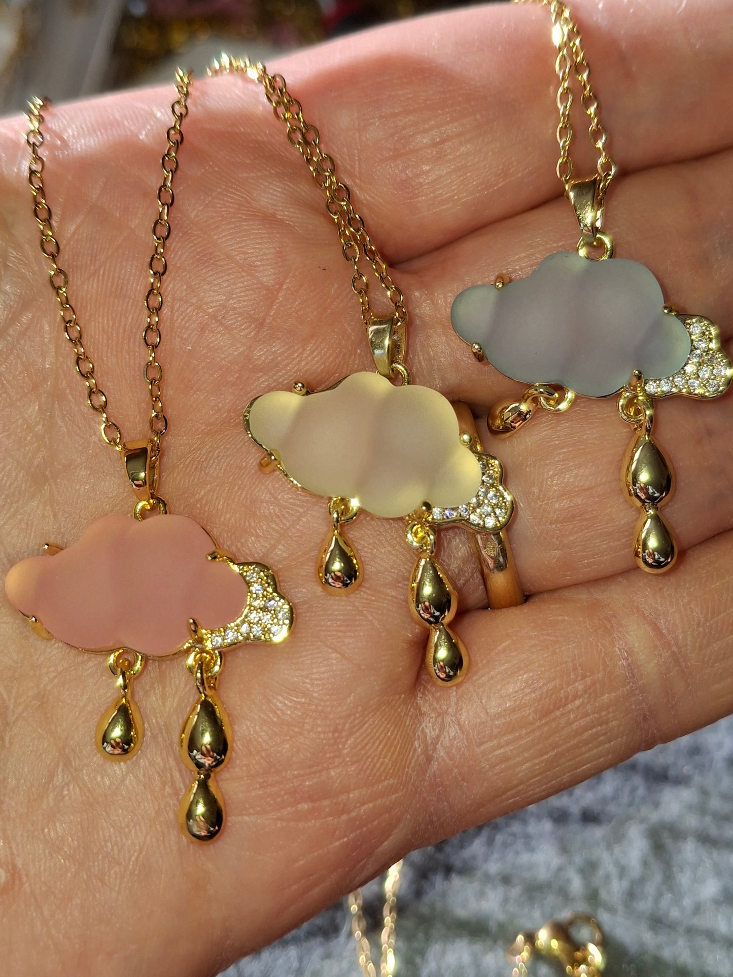 Collier chaîne dorée acier inoxydable stainless steel 316 nuage en résine serti zirconium acier inoxydable stainless steel 316 réglable