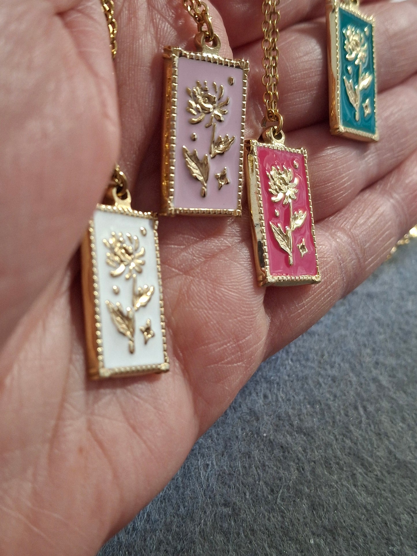 Goldkette aus 316er Edelstahl und polierter Kartenanhänger aus 316er Edelstahl