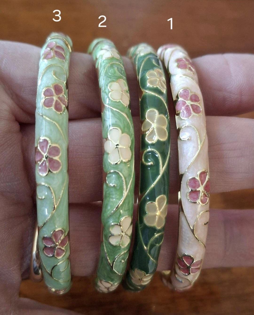 Bracelet jonc cloisonné email rigide style vintage plaqué or motif fleurs