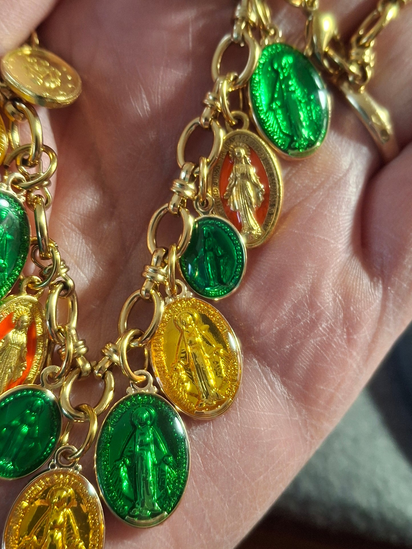 Collier chaîne maille gourmette stainless steel 316 et breloques madone handmade réglable