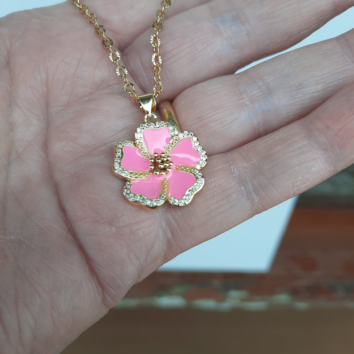 Collier or fleur de sakura