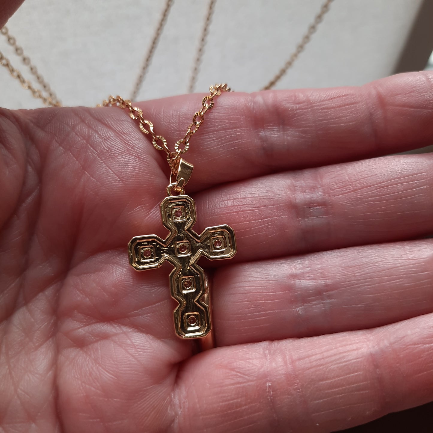 Collier chaîne acier inoxydable et pendentif croix plaqué or 18K