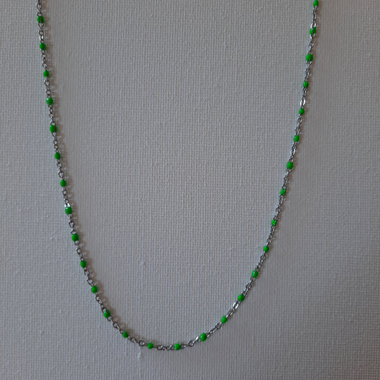 Collier stainless steel et perles en email coloré vert handemade sur mesure