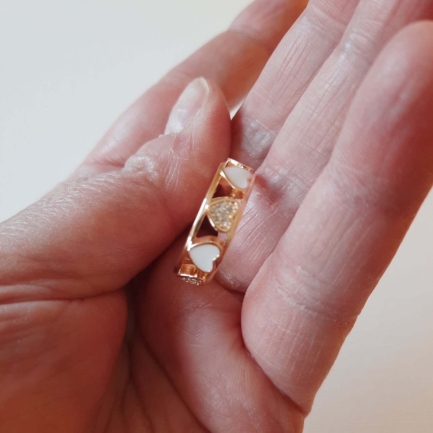 Bague nera en laiton doré à l'or fin strass et email réglable ajustable très belle qualité