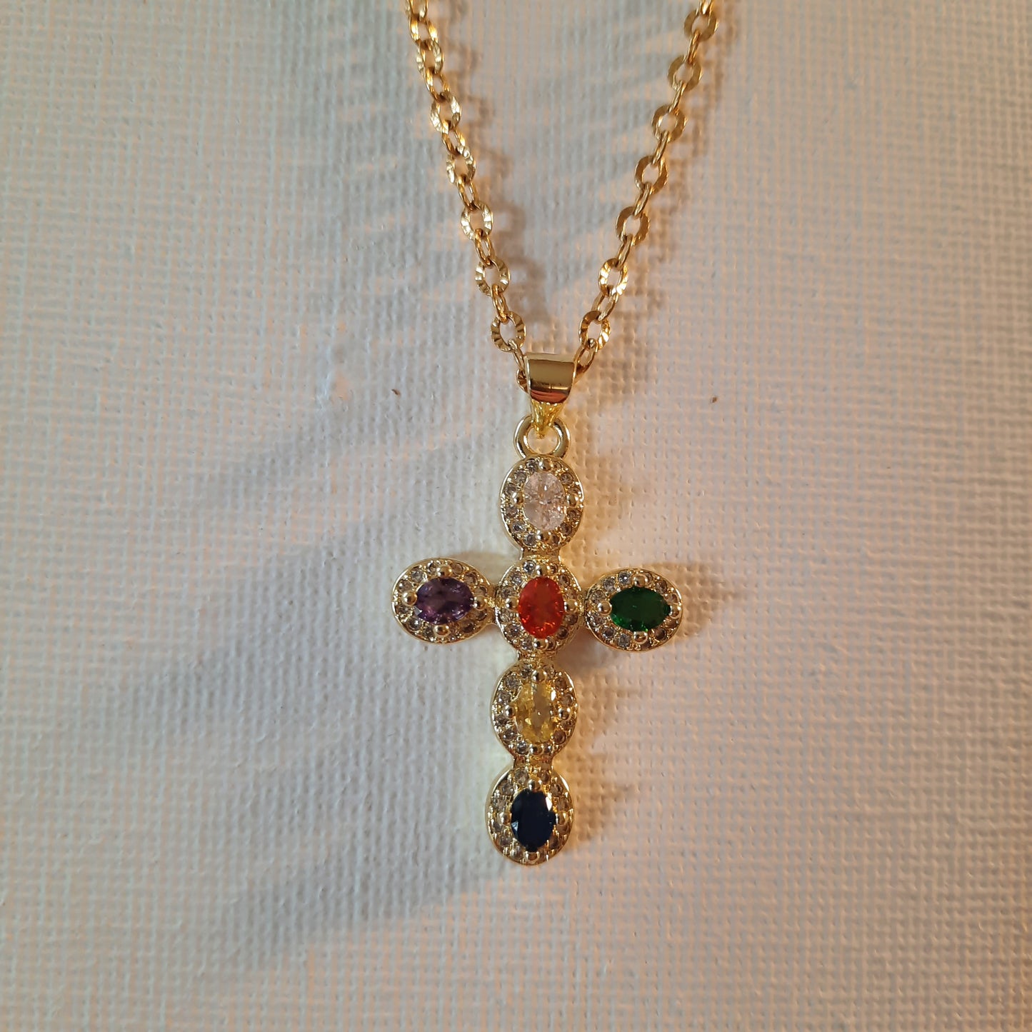 Collier stainless steel 316 maille striée, pendentif croix plaqué or 18K serti cristal et zirconium AAA austrian handemade