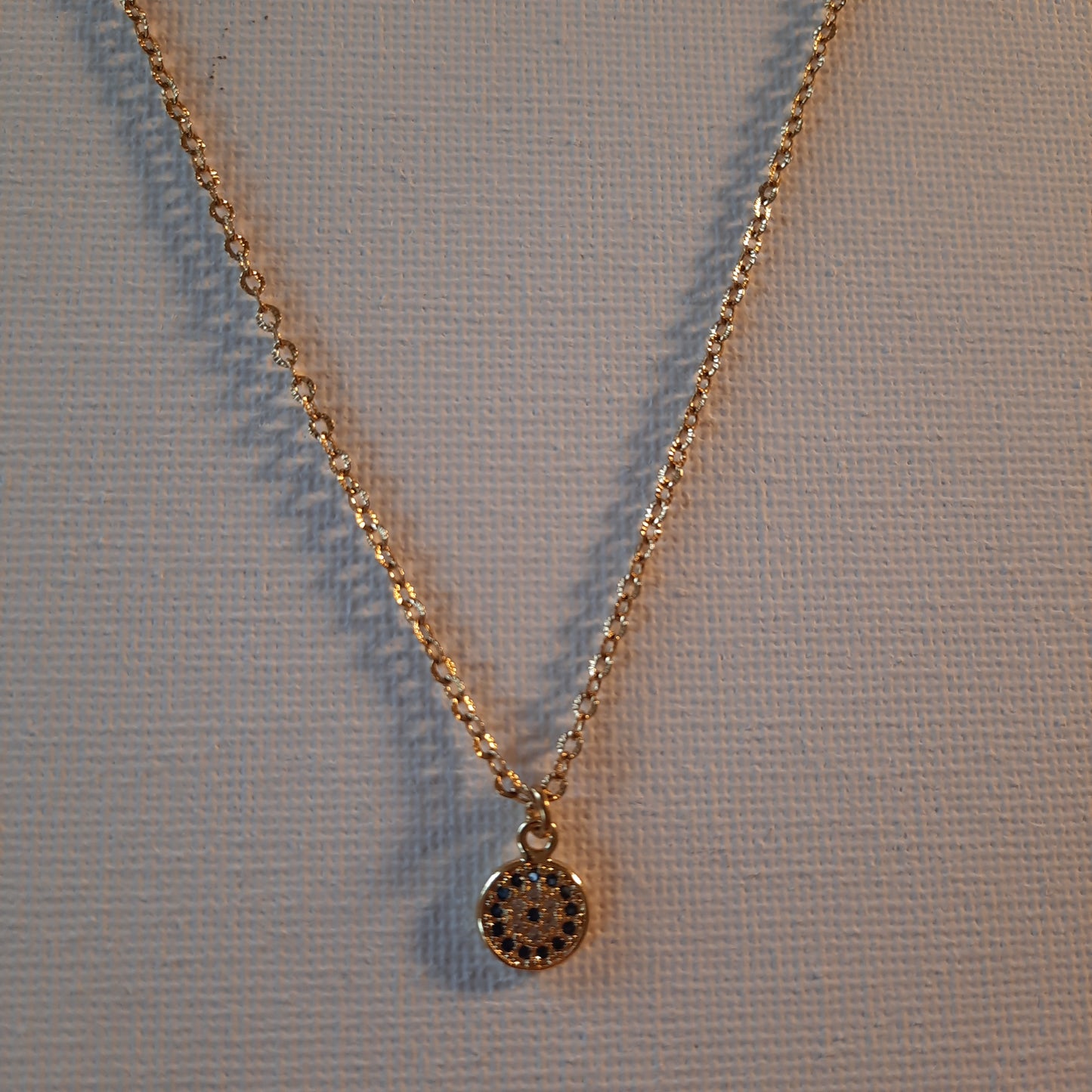 Collier chaîne acier inoxydable striée de qualité supérieure pendentif rond œil de Turquie, evil eye en laiton doré à l'or fin serti zirconium bleu et blanc