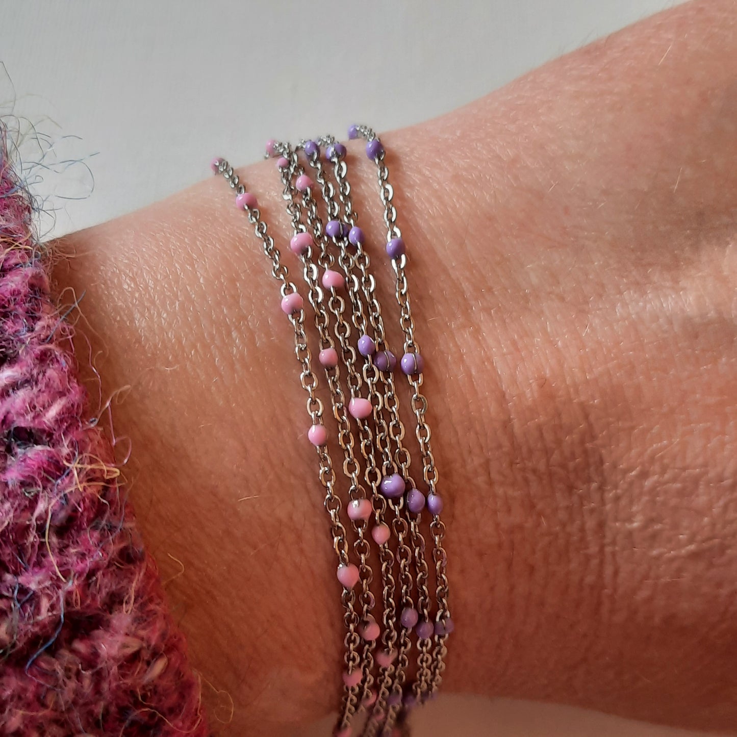 Ensemble de 2 bracelets stainless steel 316 acier inoxydable argenté et perles en email coloré rose clair et parme sur mesure handemade