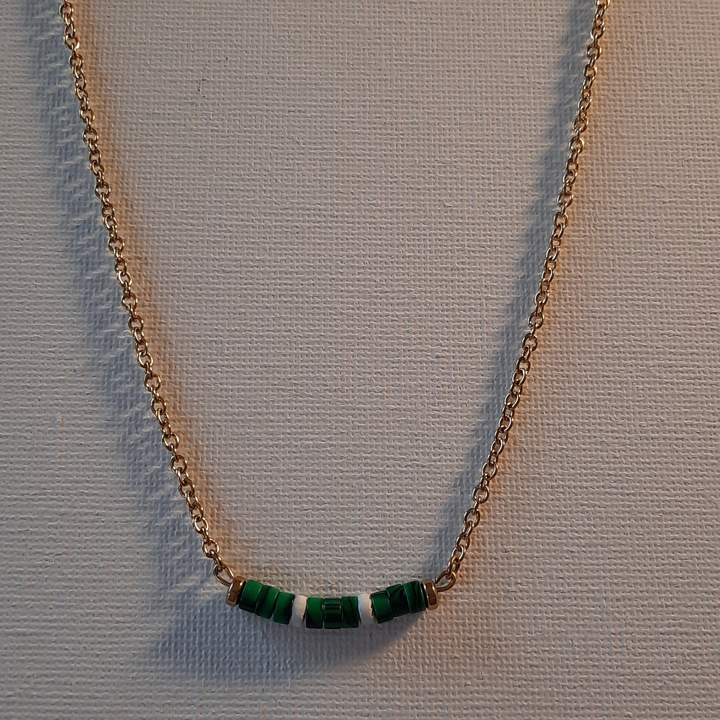 Collier stainless steel 316 ,véritables perles naturelles heishi malachite