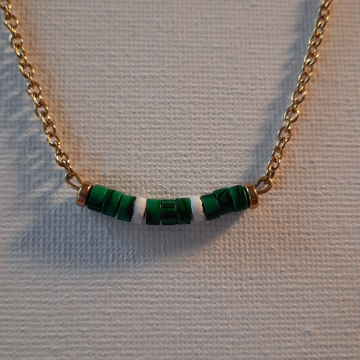 Collier stainless steel 316 ,véritables perles naturelles heishi malachite