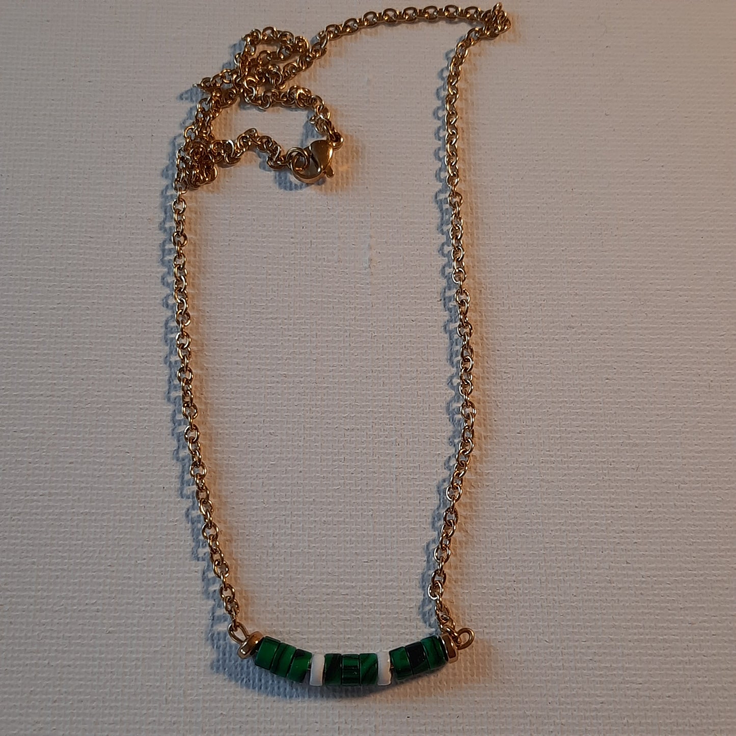 Collier stainless steel 316 ,véritables perles naturelles heishi malachite