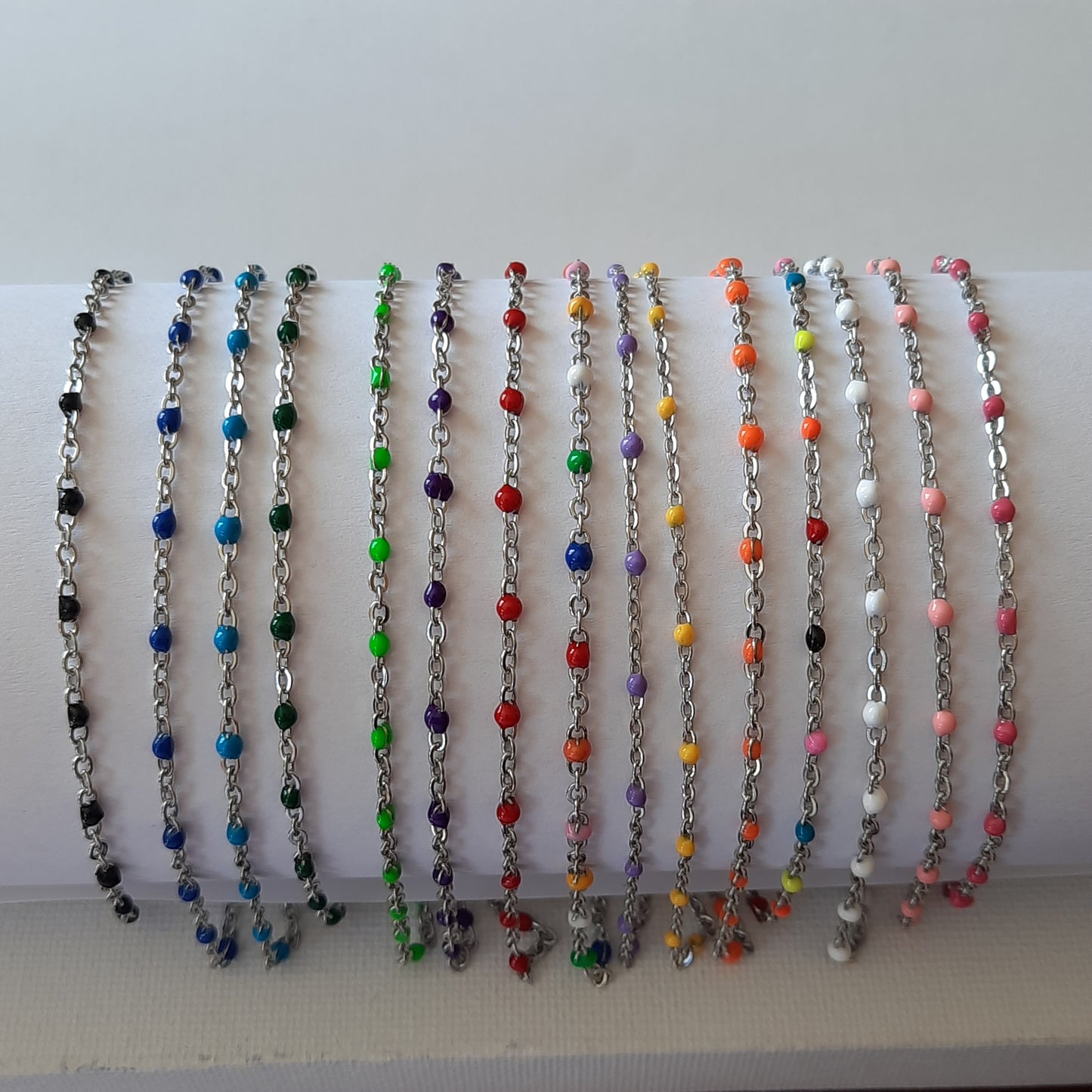 Ensemble de 4 bracelets stainless steel et perles en email coloré sur mesure