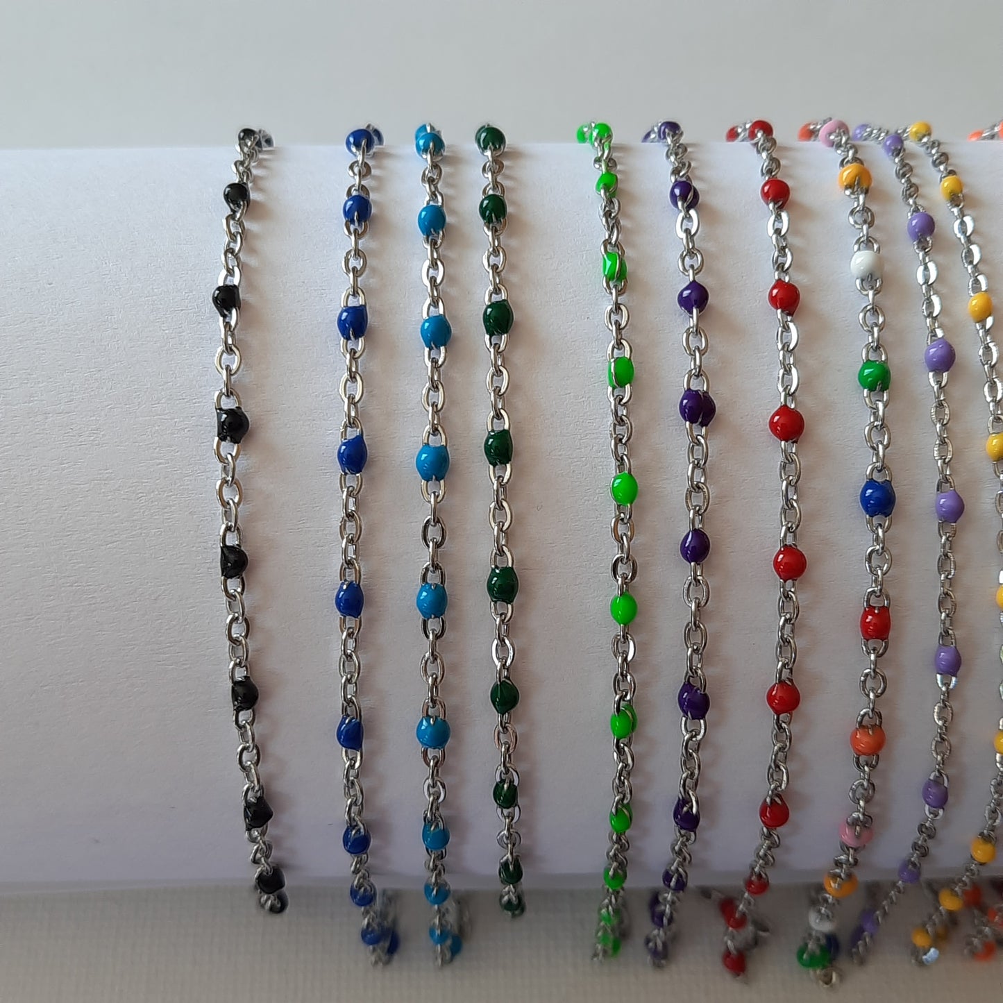 Ensemble de 4 bracelets stainless steel et perles en email coloré sur mesure