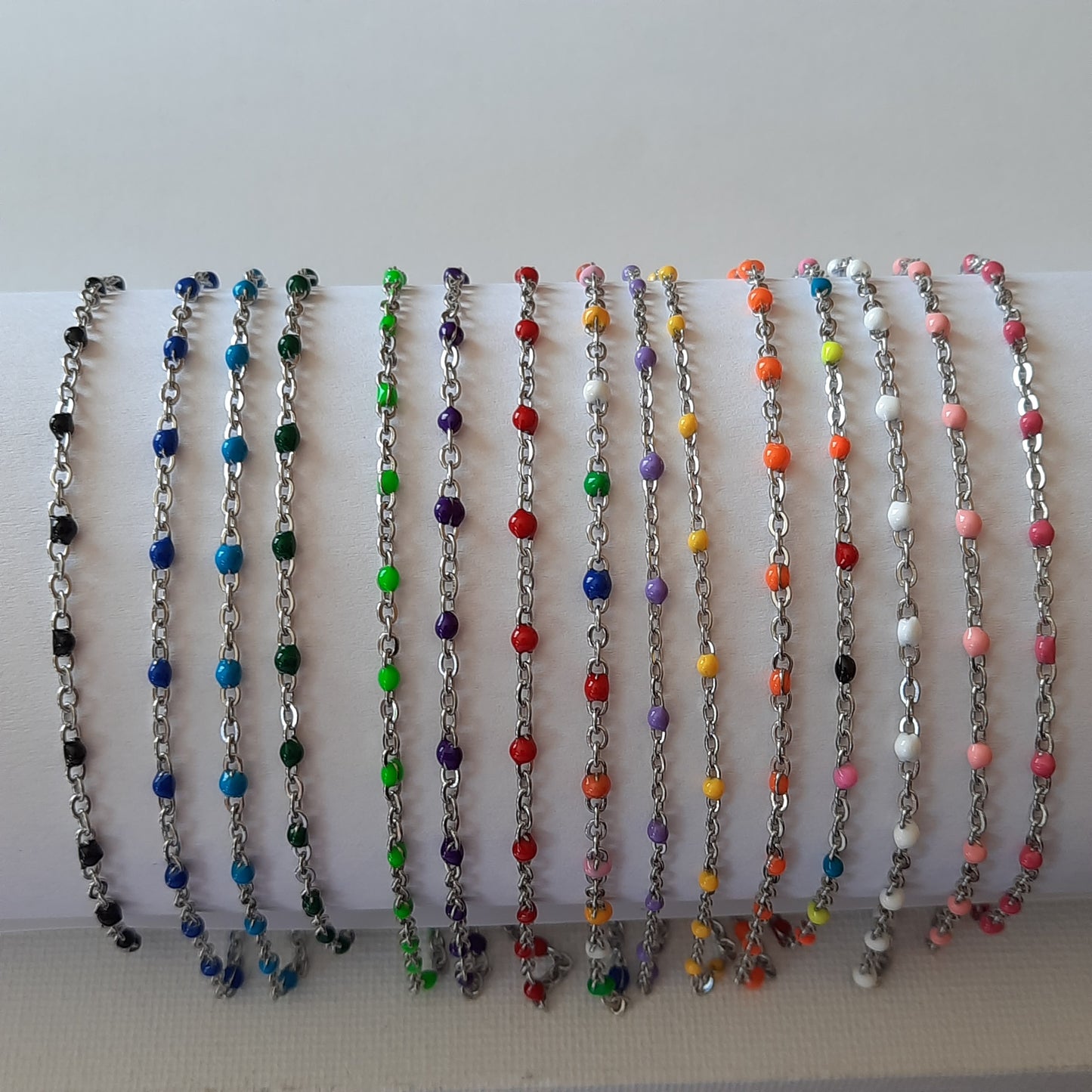 Ensemble de 4 bracelets stainless steel et perles en email coloré sur mesure