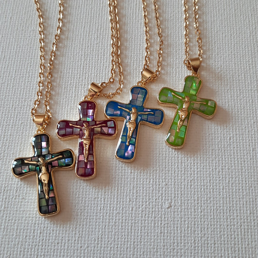 Collier chaîne dorée acier inoxydable striée stainless steel 316 et pendentif croix plaqué or 18K