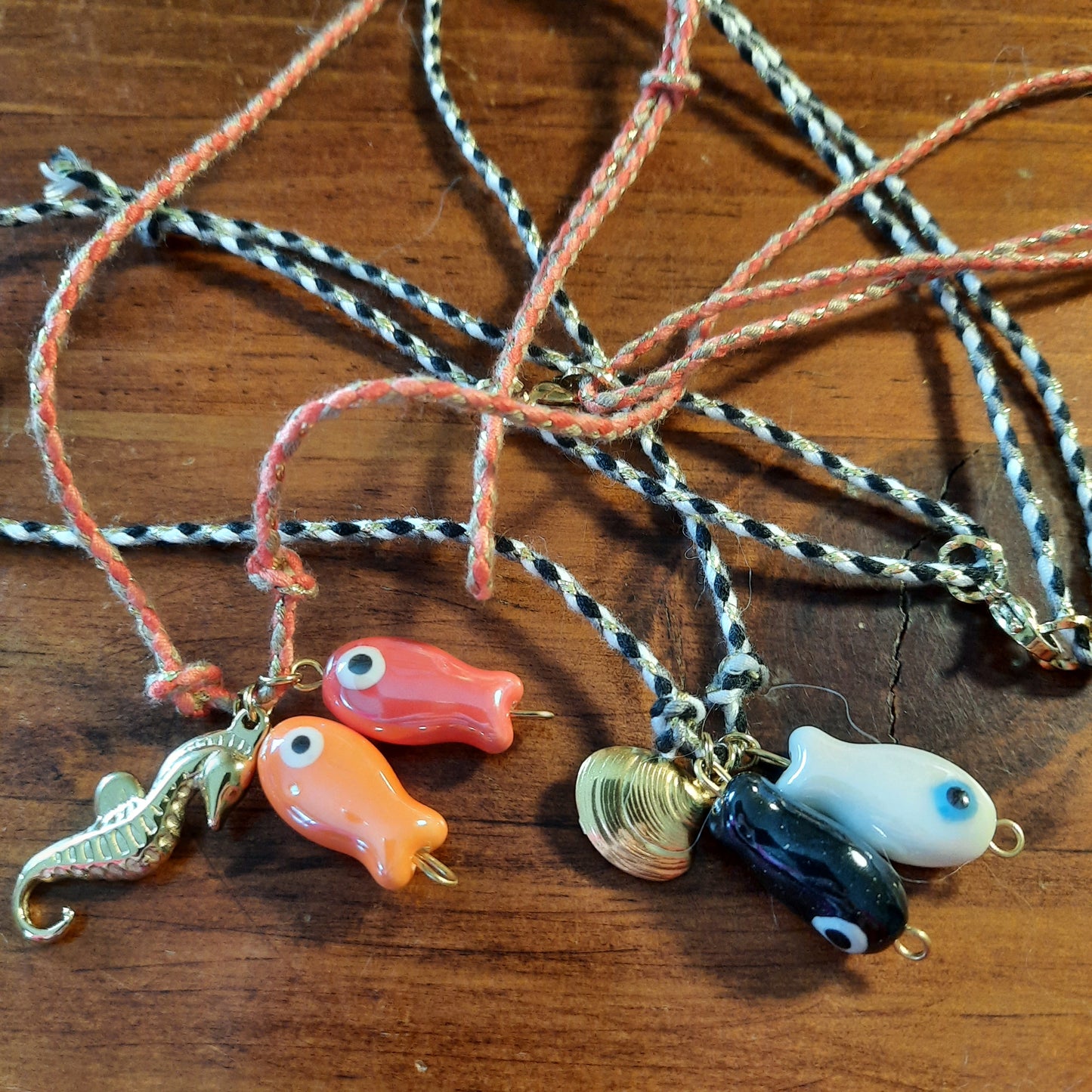 Handgefertigte verstellbare Halskette aus geflochtener Kordel