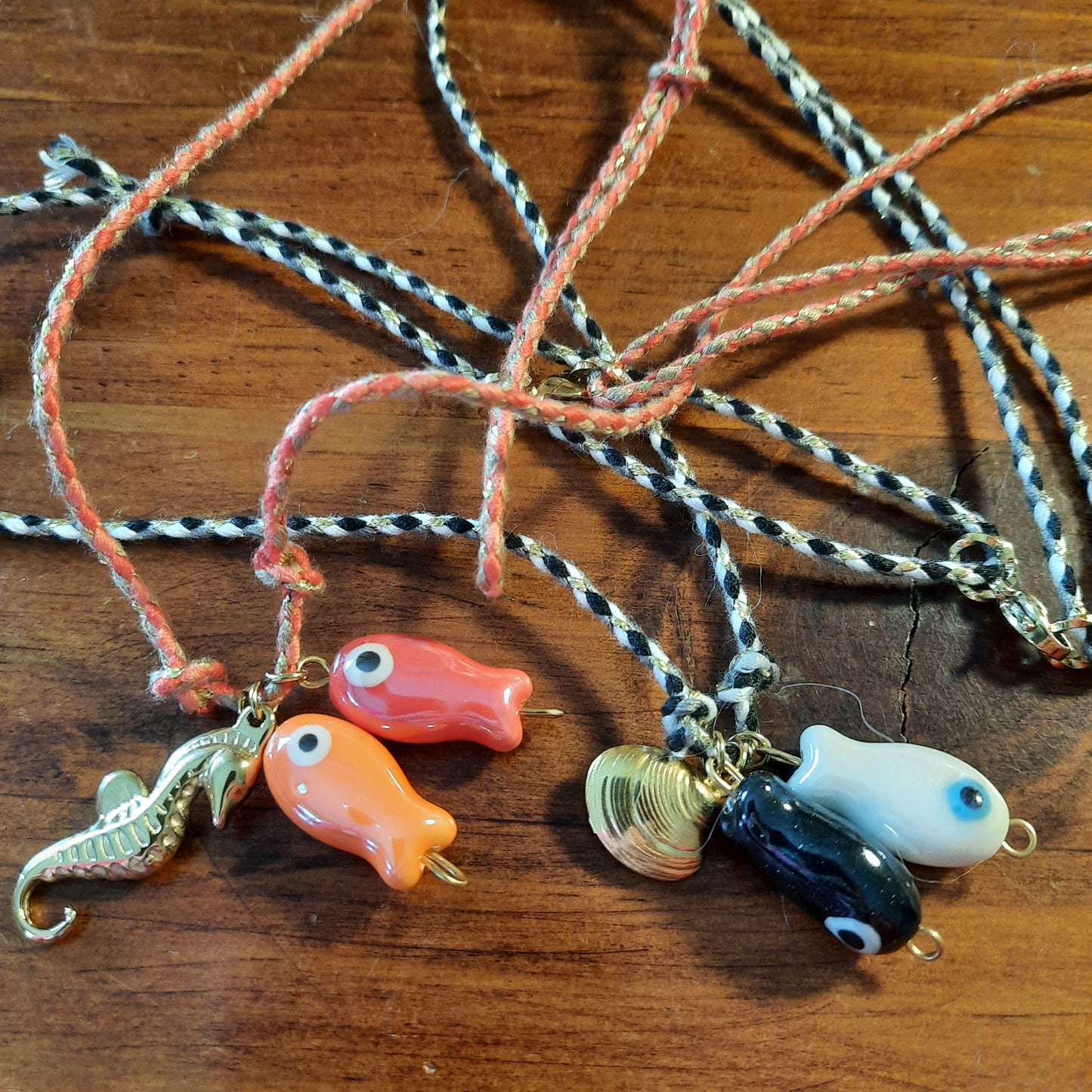 Handgefertigte verstellbare Halskette aus geflochtener Kordel