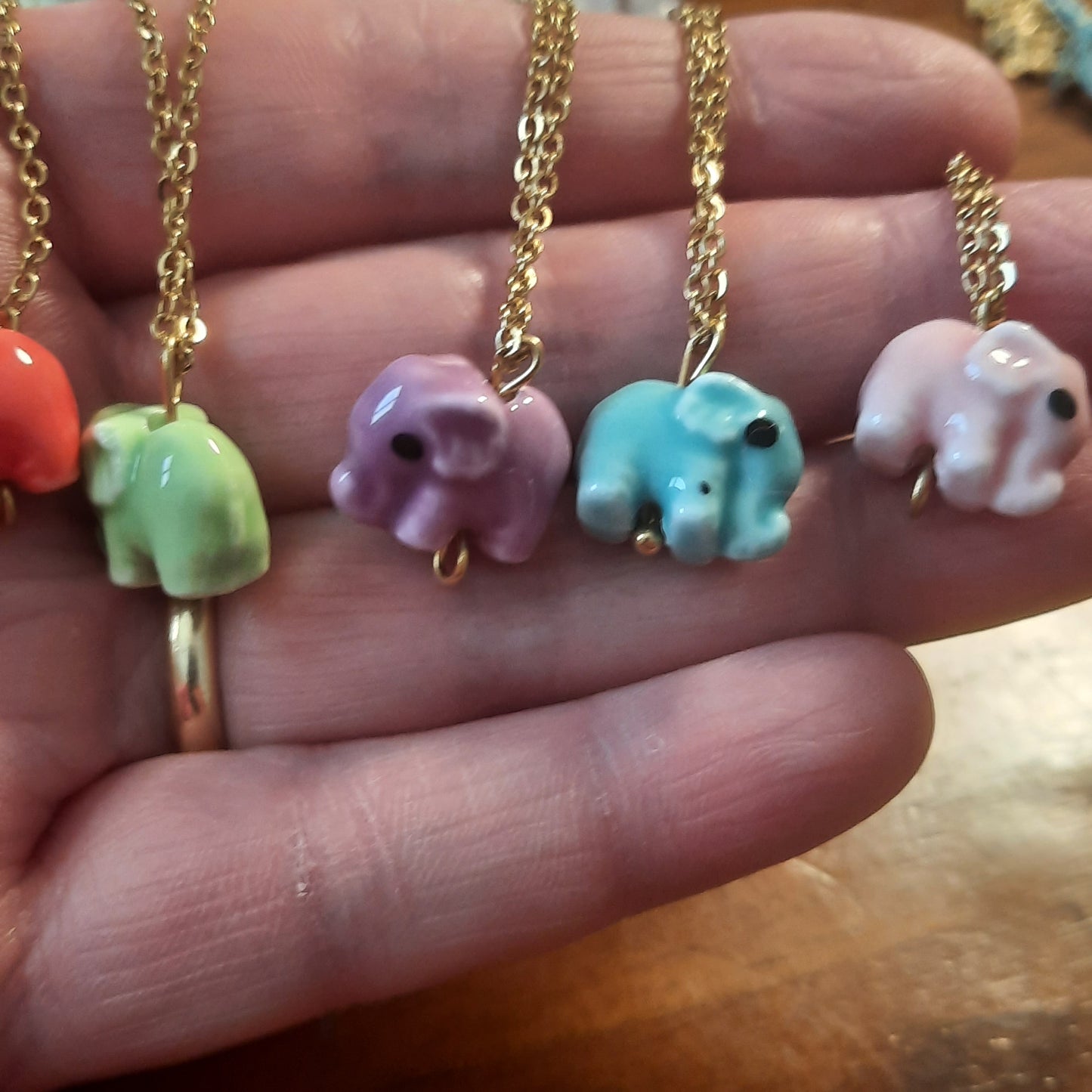 Collier chaîne dorée acier inoxydable stainless steel 316 pendentif éléphant en céramique