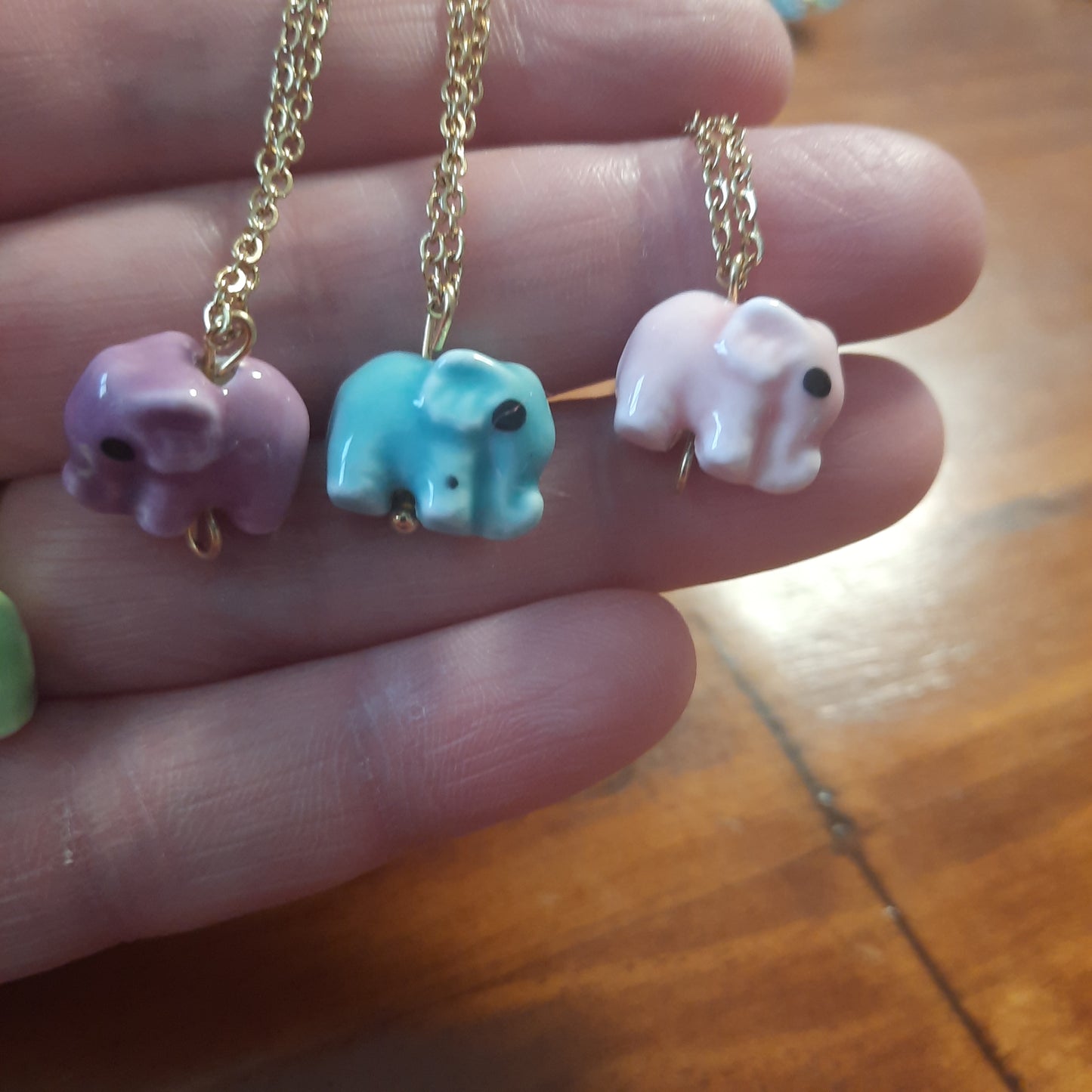 Collier chaîne dorée acier inoxydable stainless steel 316 pendentif éléphant en céramique