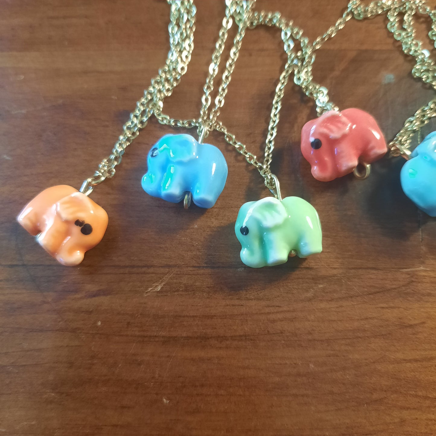 Collier chaîne dorée acier inoxydable stainless steel 316 pendentif éléphant en céramique