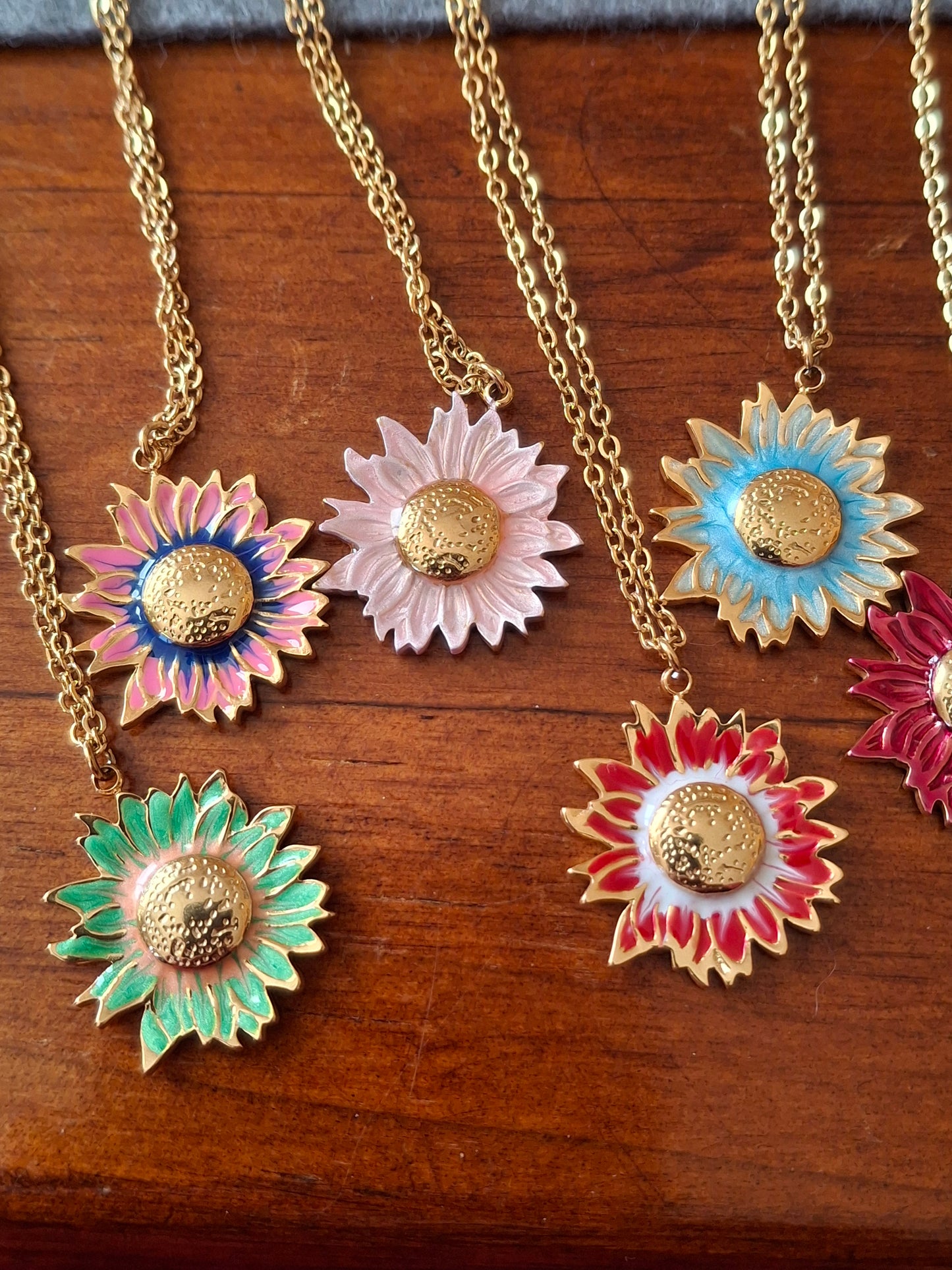 Collier chaîne dorée acier inoxydable stainless steel et pendentif fleur