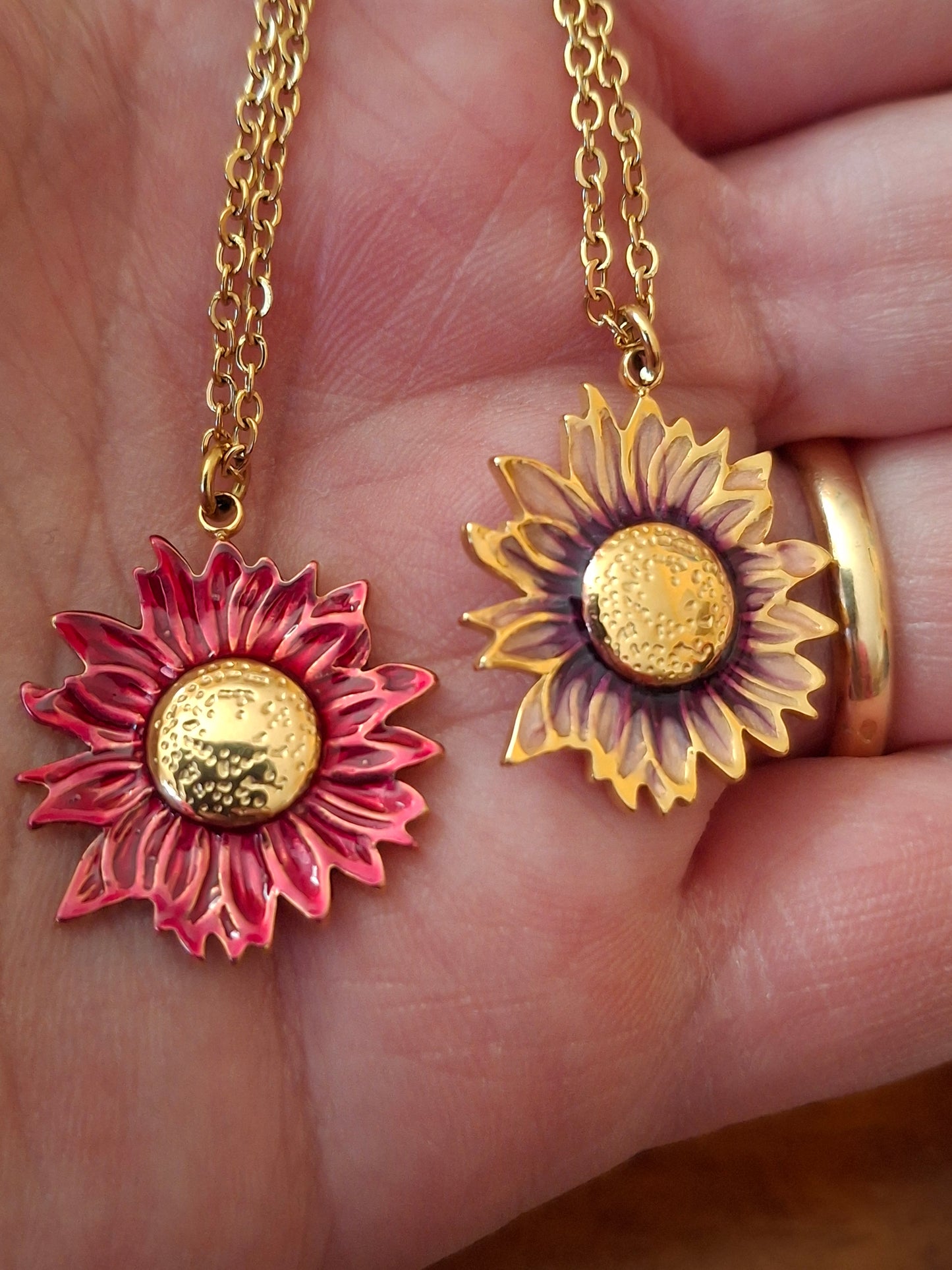 Collier chaîne dorée acier inoxydable stainless steel et pendentif fleur