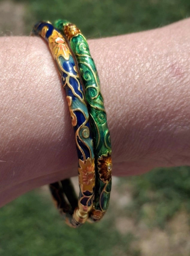 Pretty open cloisonné enamel rush with filigree flowers