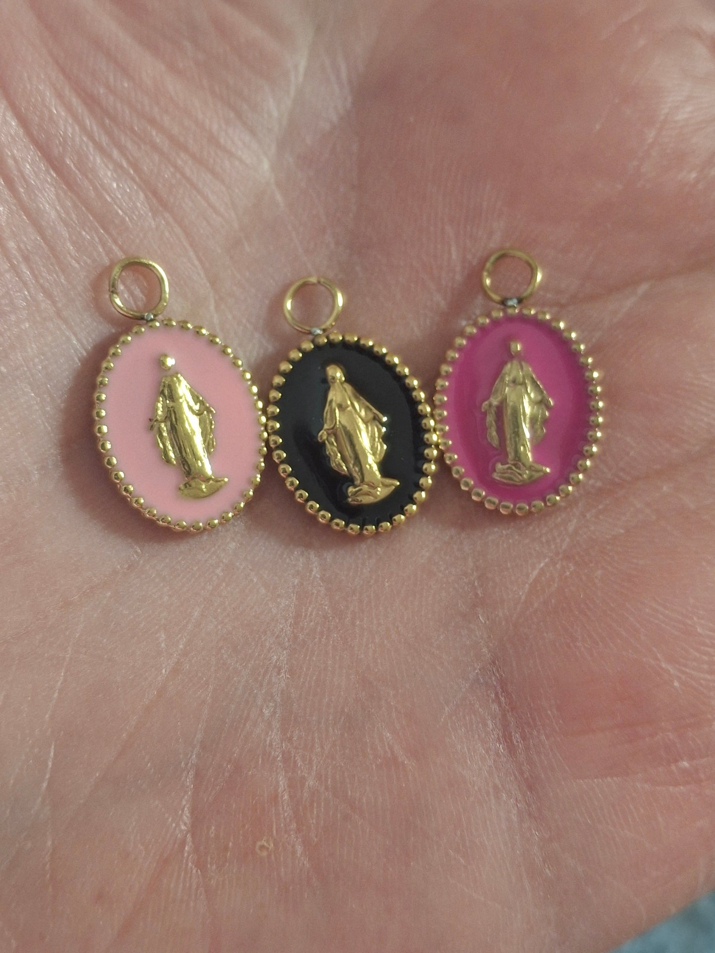 Stainless steel 316 chain necklace with gold-plated stainless steel 316 Madonna pendant