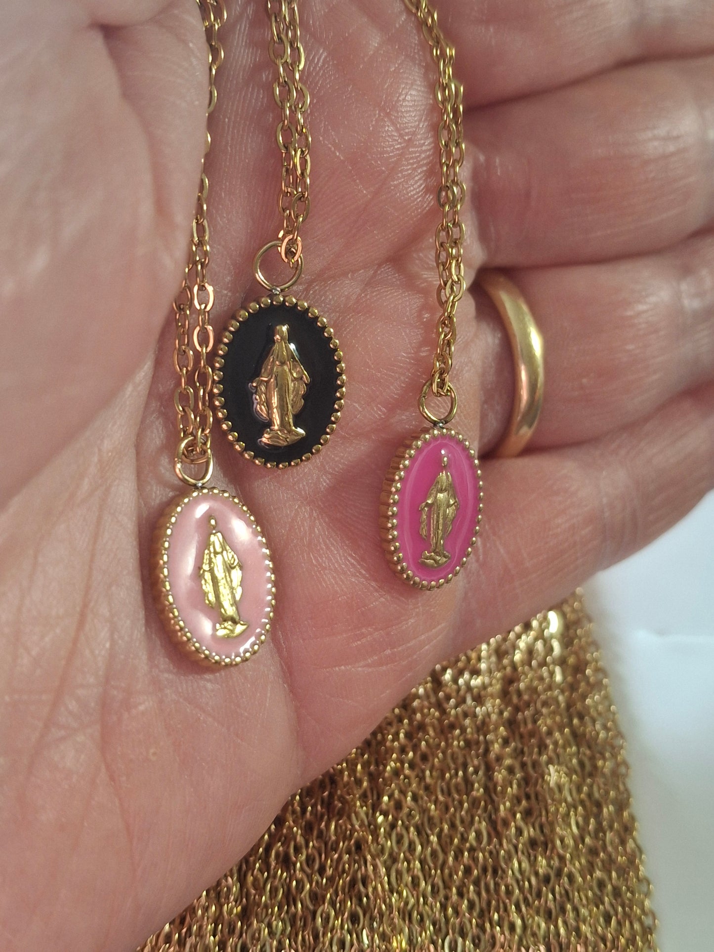 Stainless steel 316 chain necklace with gold-plated stainless steel 316 Madonna pendant