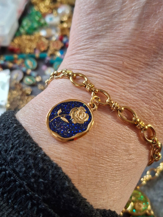 Bracelet chaîne maille gourmette stainless steel 316 ,médaille stainless steel 316 et email coloré motif rose sur mesure