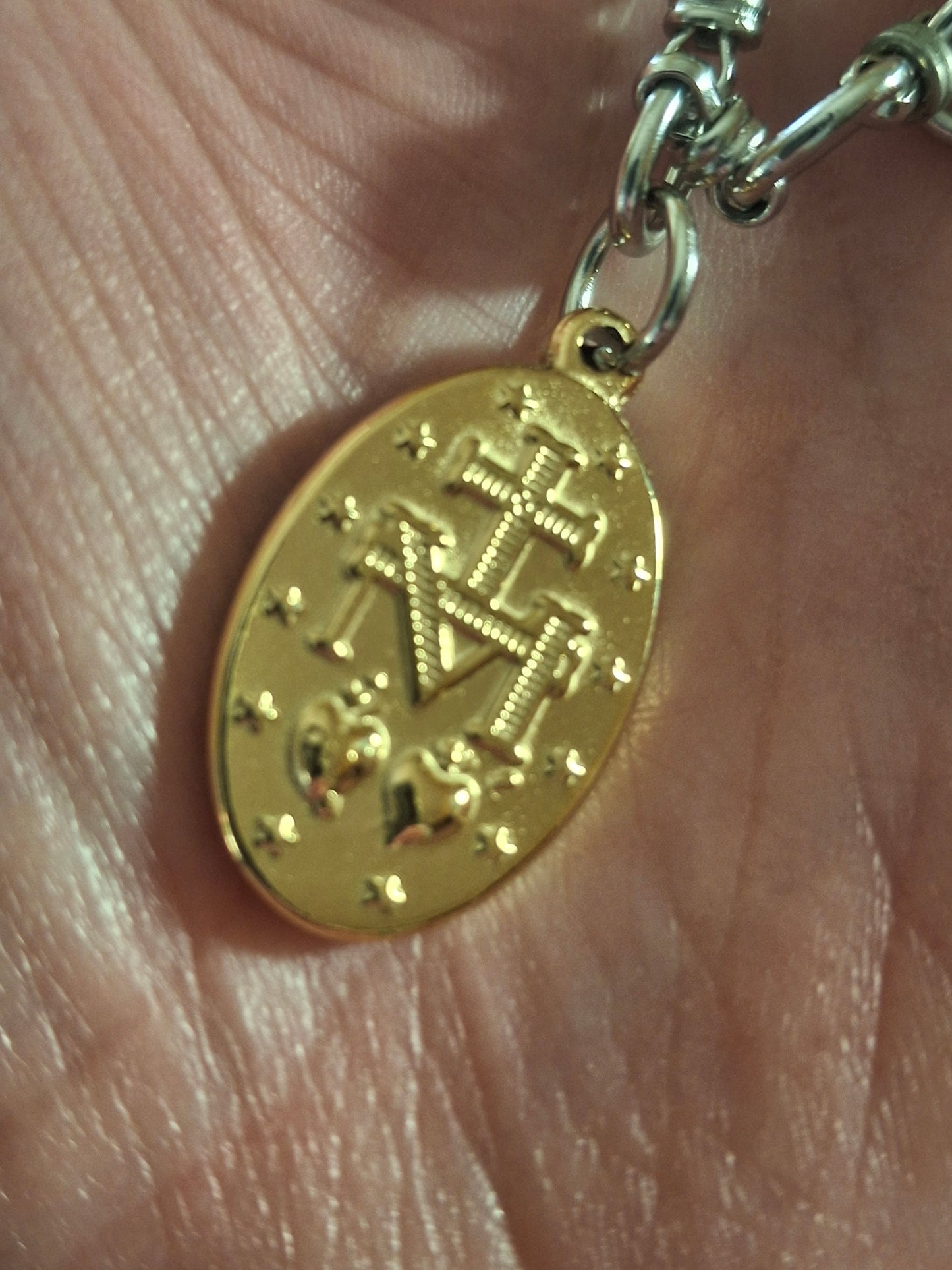 Bracelet très belle chaîne maille gourmette acier inoxydable stainless steel 316 ,pendentif madone stainless steel 316