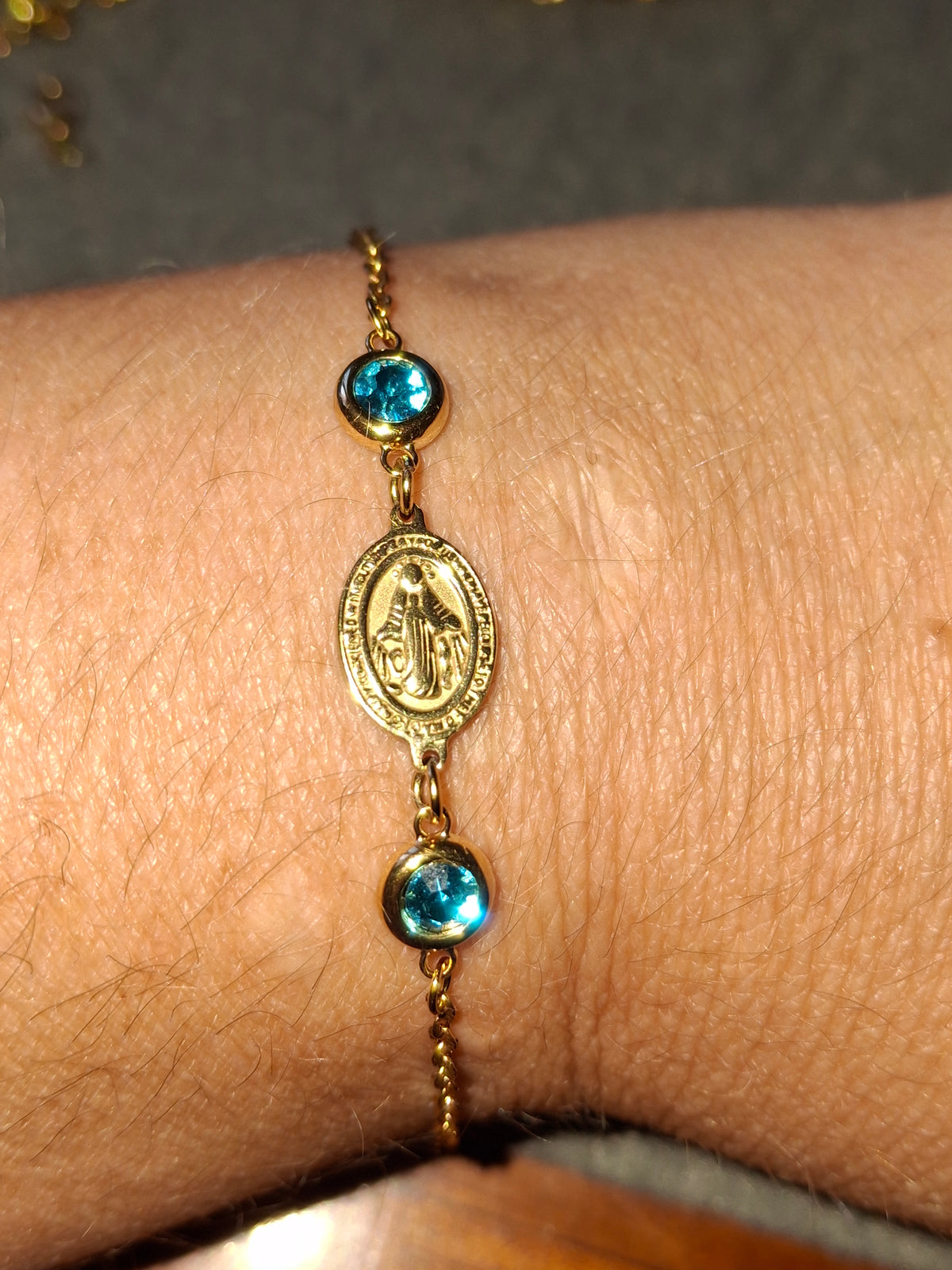 Bracelet chaîne acier inoxydable stainless steel 316 ,connecteur cristal bleu et madone stainless steel 316 ,handmade sur mesure