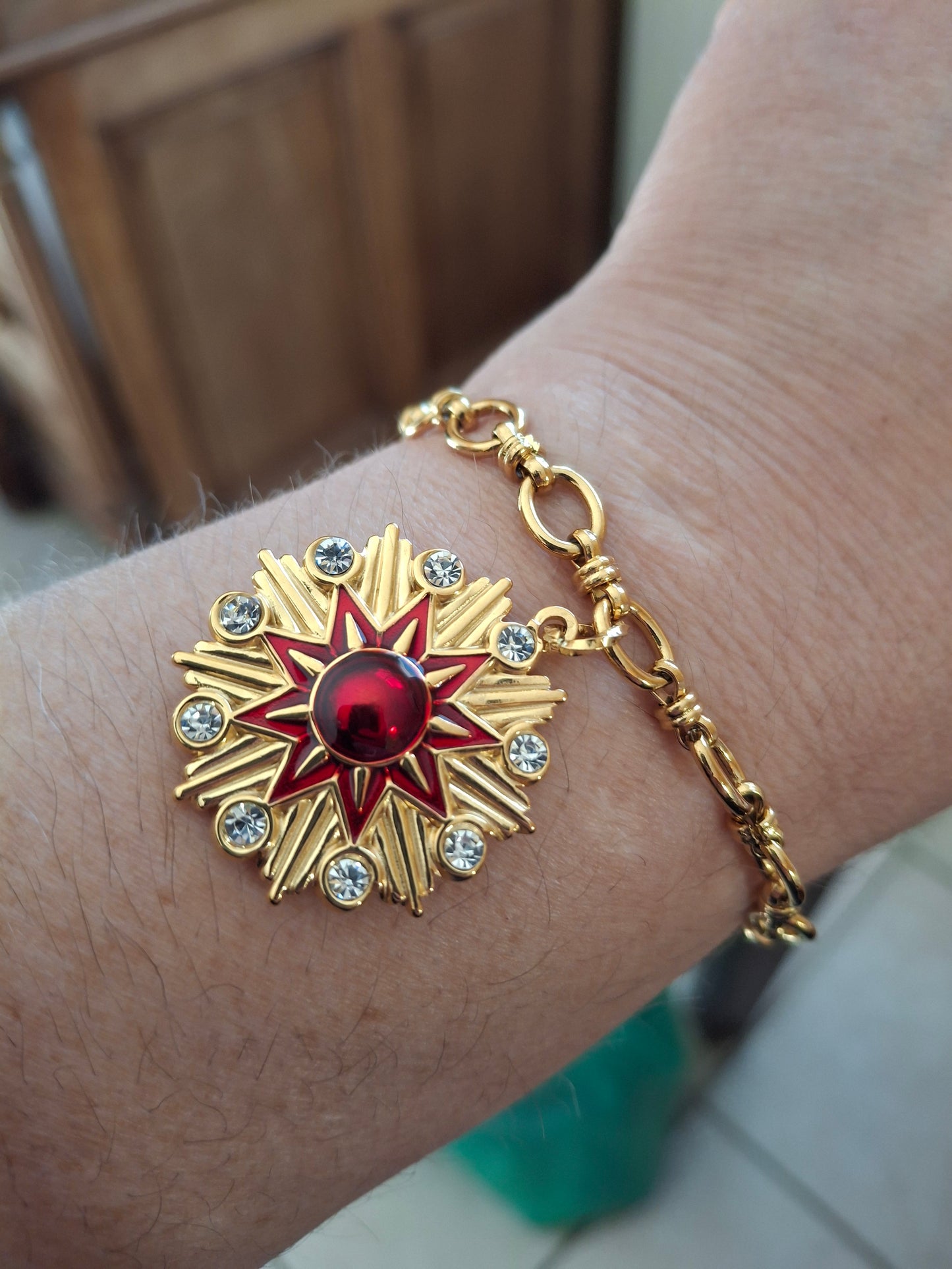 Bracelet chaîne acier inoxydable stainless steel 316 pendentif stainless steel 316 email rouge serti zirconium, sur mesure