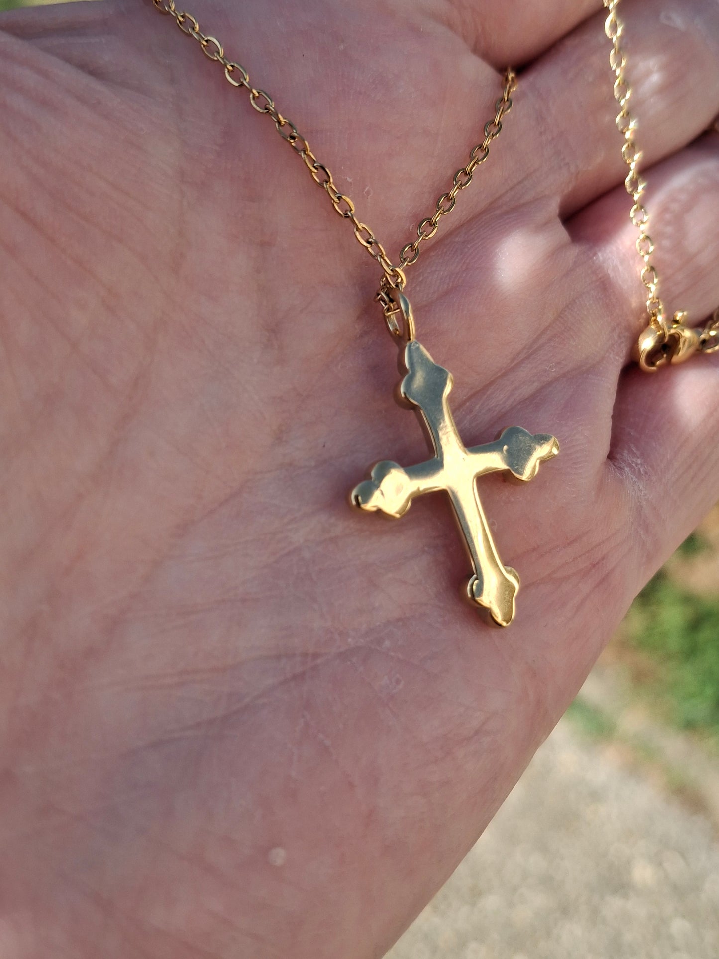 Collier chaîne dorée acier inoxydable stainless steel 316 et croix stainless steel 316